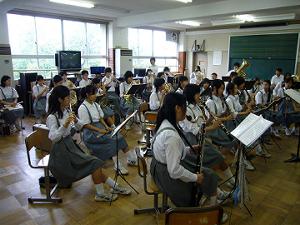 ���K���i