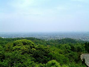 �_�􎛂���̒��]